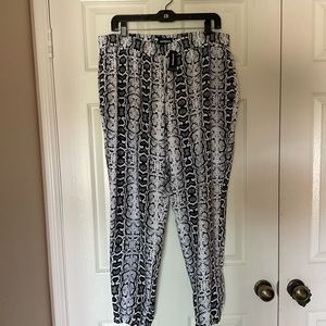 Express women’s dressy Joggers L NWT
